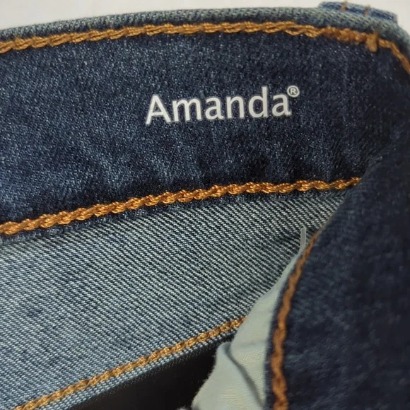 NWT Gloria Vanderbilt Amanda Slimming Effect Capri Denim Jeans 8 Blue Pockets - Picture 4 of 16